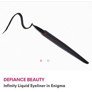 DEFIANCE BEAUTYInfinity Liquid Eyeliner in shade Enigma (Carbon Black)